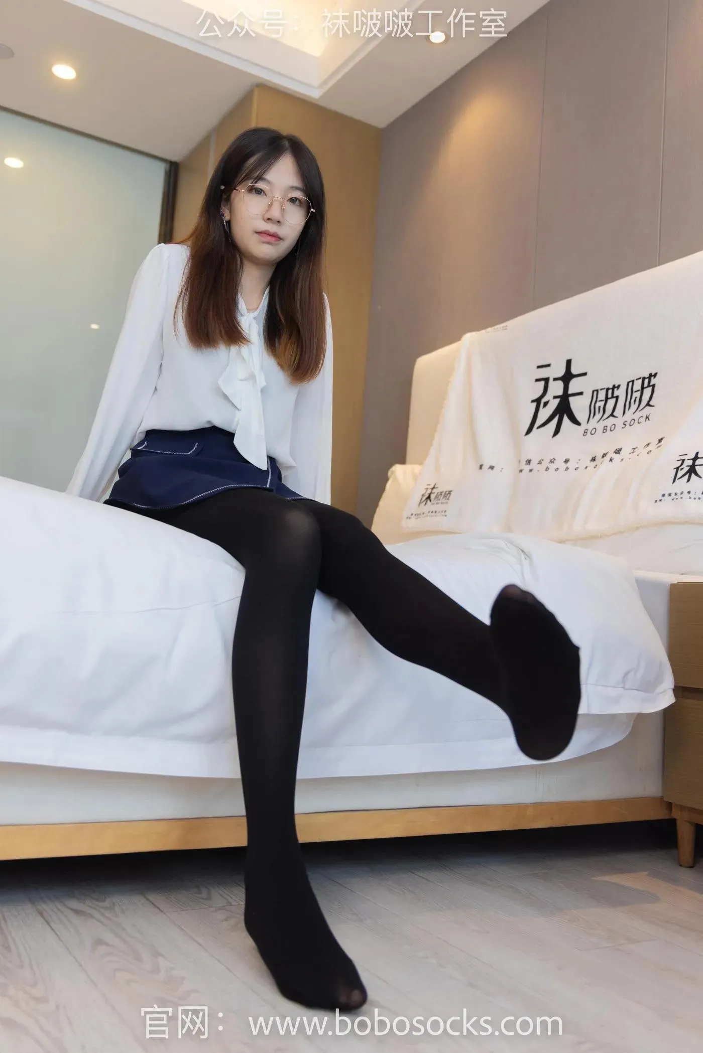 [BoBoSocks袜啵啵]NO.114 小甜豆-高跟鞋、帆布鞋、肉丝、厚黑丝 [175P]插图2